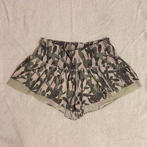 Lululemon Flowy Cactus Shorts Size 6